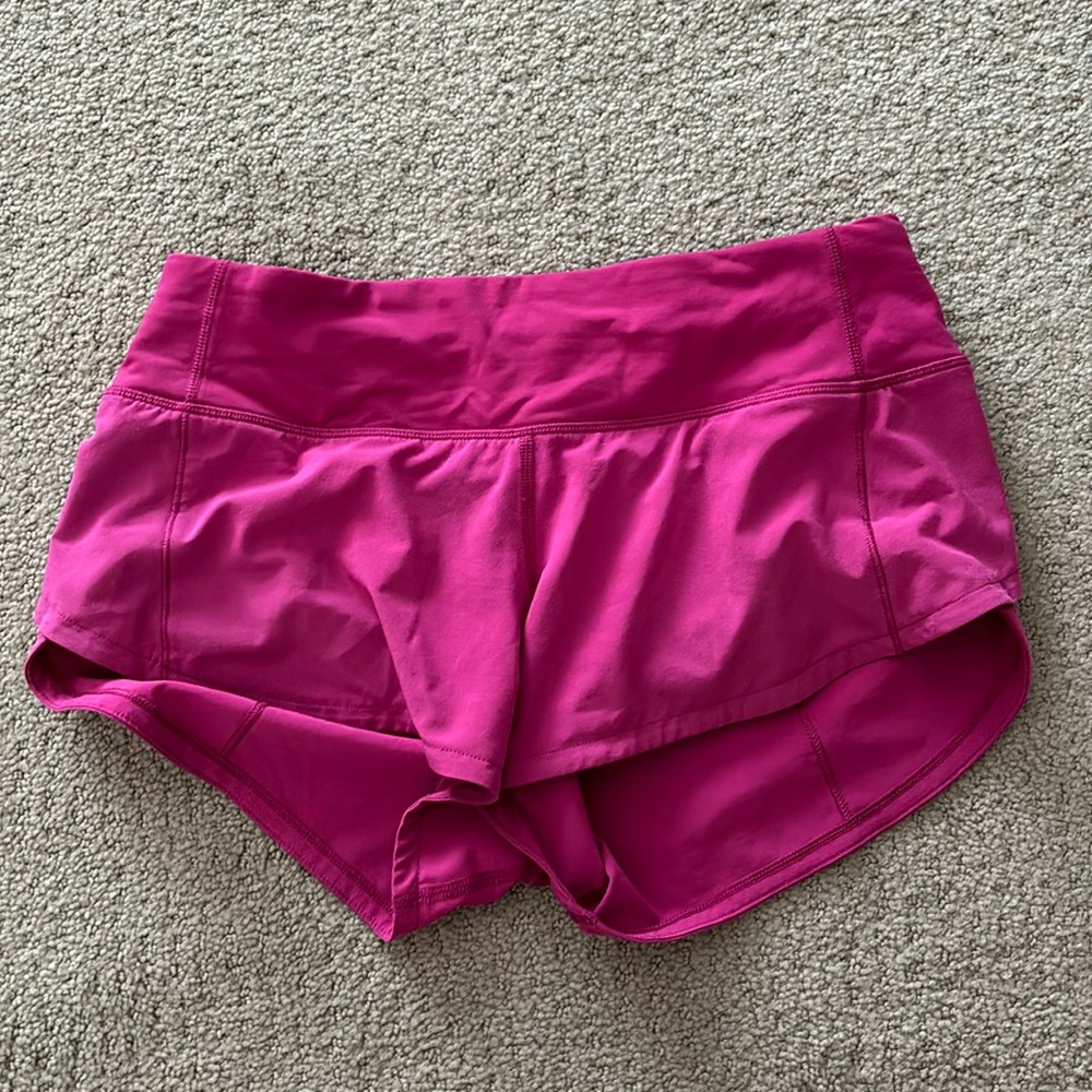 Lululemon ripened raspberry speed up shorts size 2 2.5 inch low rise